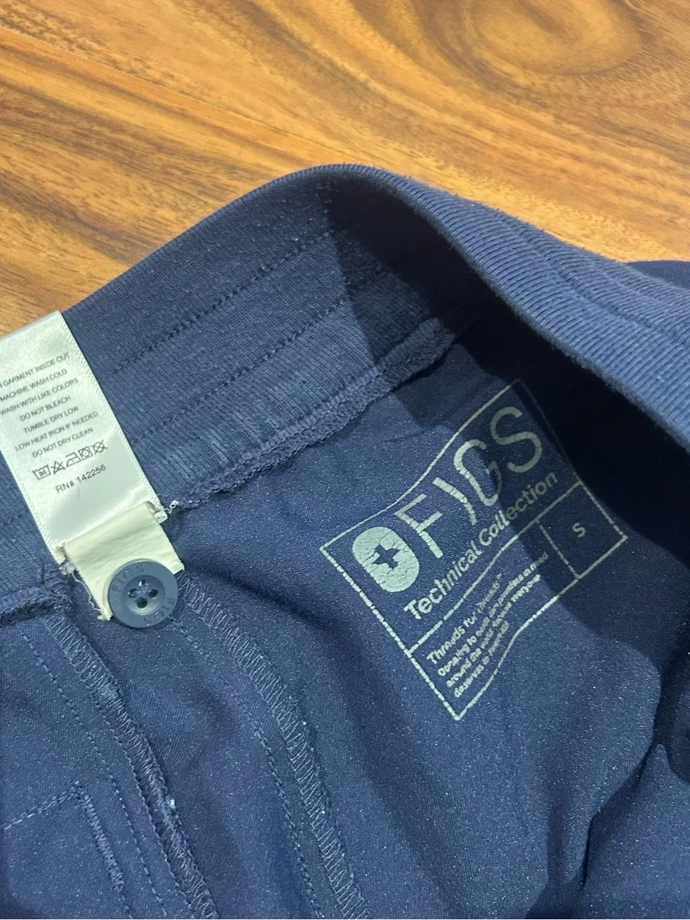 Figs men’s navy blue jogger scrub pants size small S